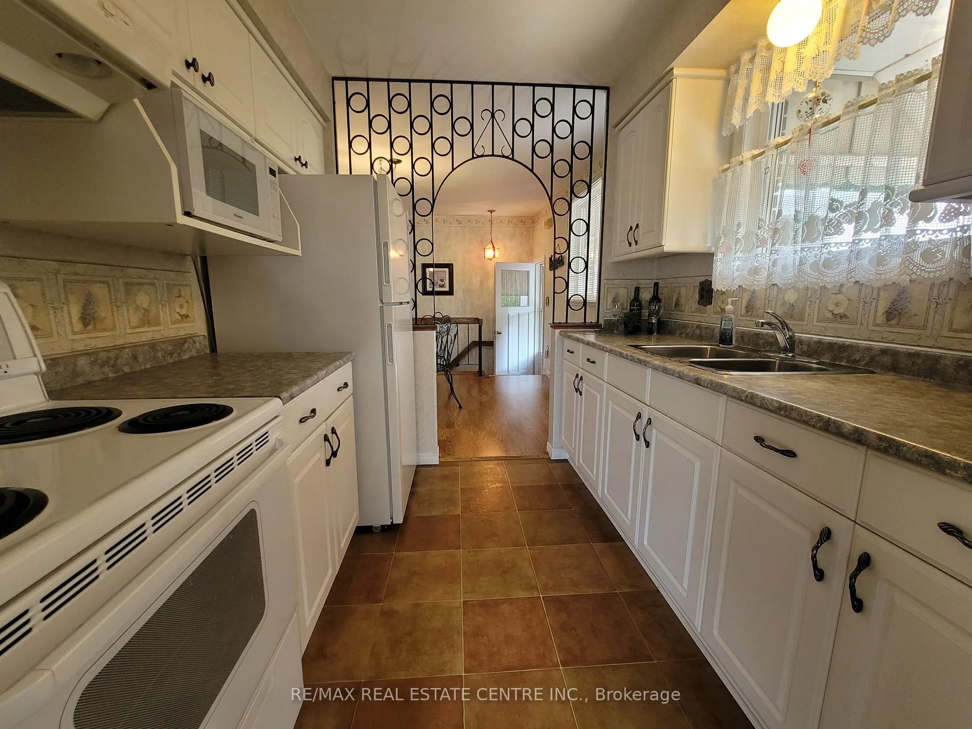 Photo 6 of 53 kingswood Drive, Kitchener — HOMEH