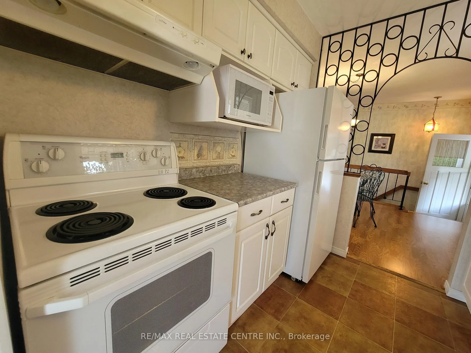 Photo 7 of 53 kingswood Drive, Kitchener — HOMEH