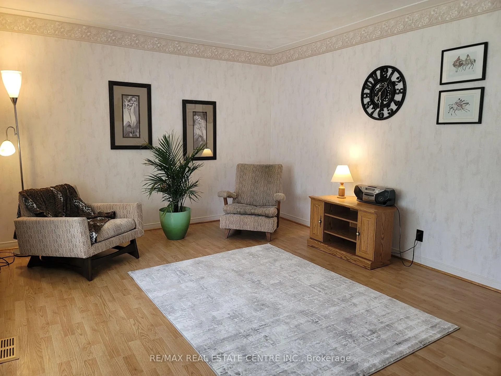 Photo 12 of 53 kingswood Drive, Kitchener — HOMEH