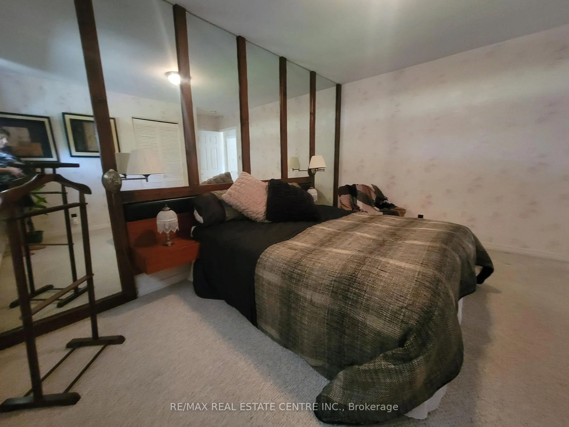 Photo 23 of 53 kingswood Drive, Kitchener — HOMEH