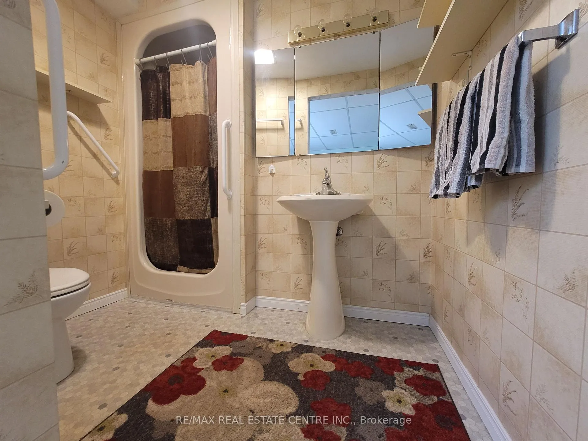 Photo 32 of 53 kingswood Drive, Kitchener — HOMEH