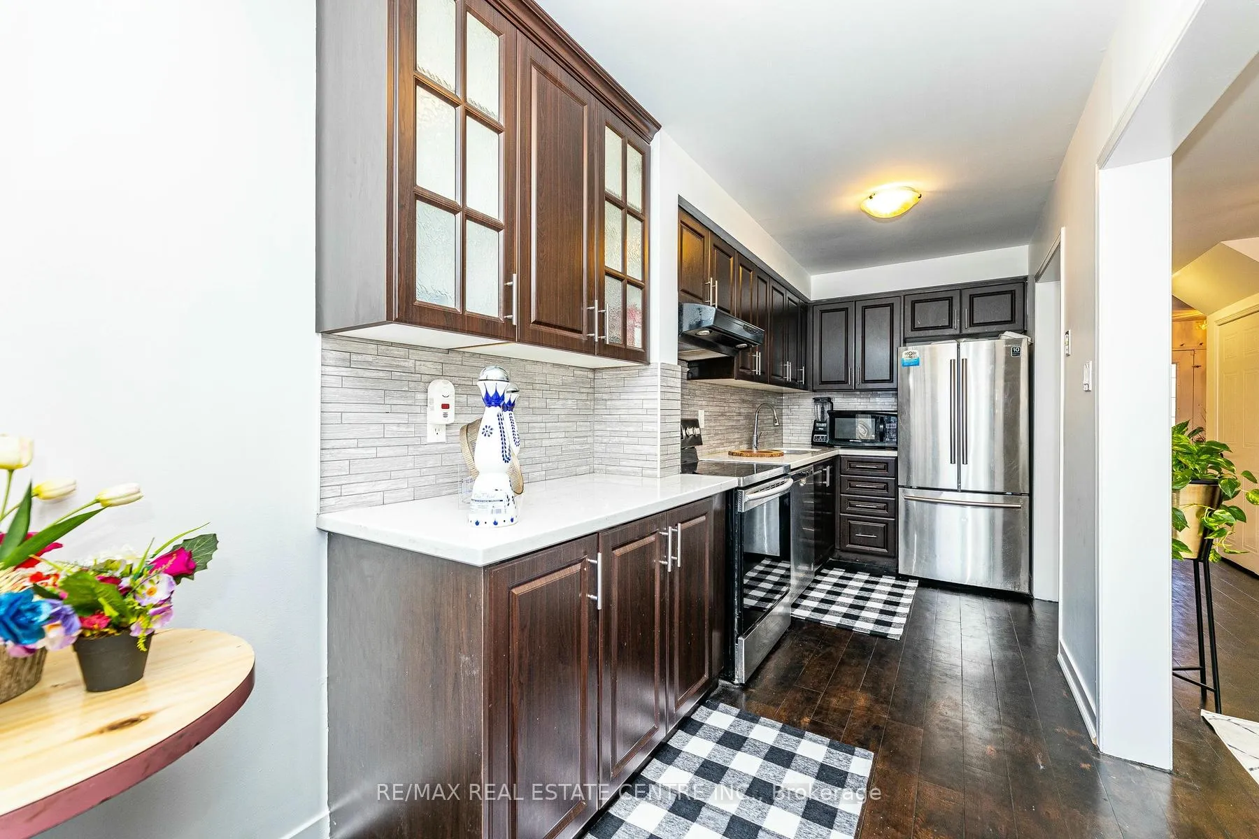 Photo 8 of 43 Goldenlight Circle, Brampton, Brampton West — HOMEH