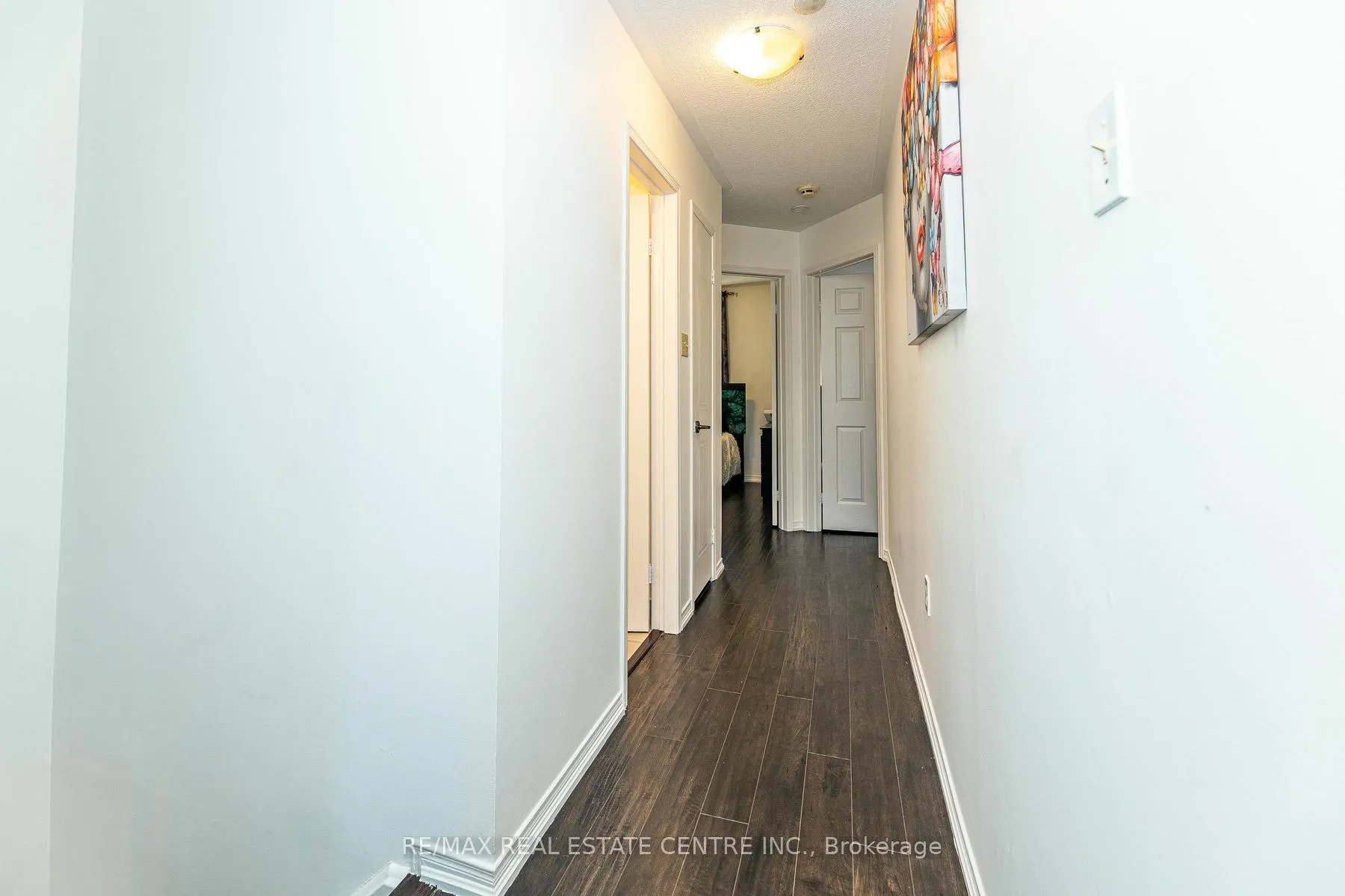 Photo 13 of 43 Goldenlight Circle, Brampton, Brampton West — HOMEH