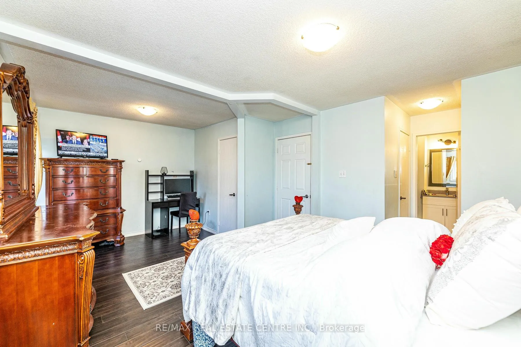 Photo 17 of 43 Goldenlight Circle, Brampton, Brampton West — HOMEH