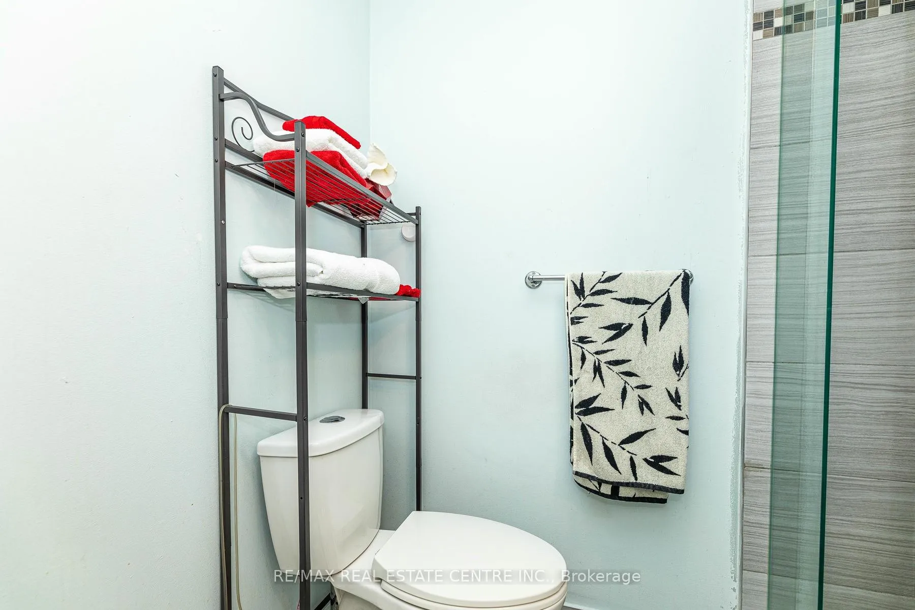 Photo 19 of 43 Goldenlight Circle, Brampton, Brampton West — HOMEH