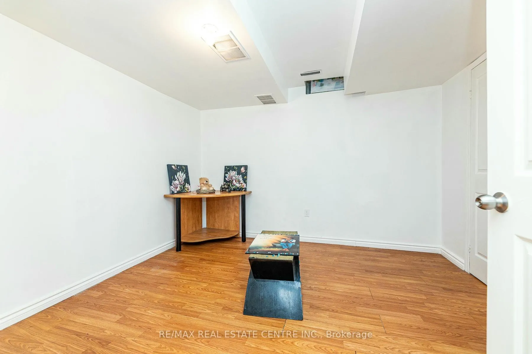 Photo 32 of 43 Goldenlight Circle, Brampton, Brampton West — HOMEH