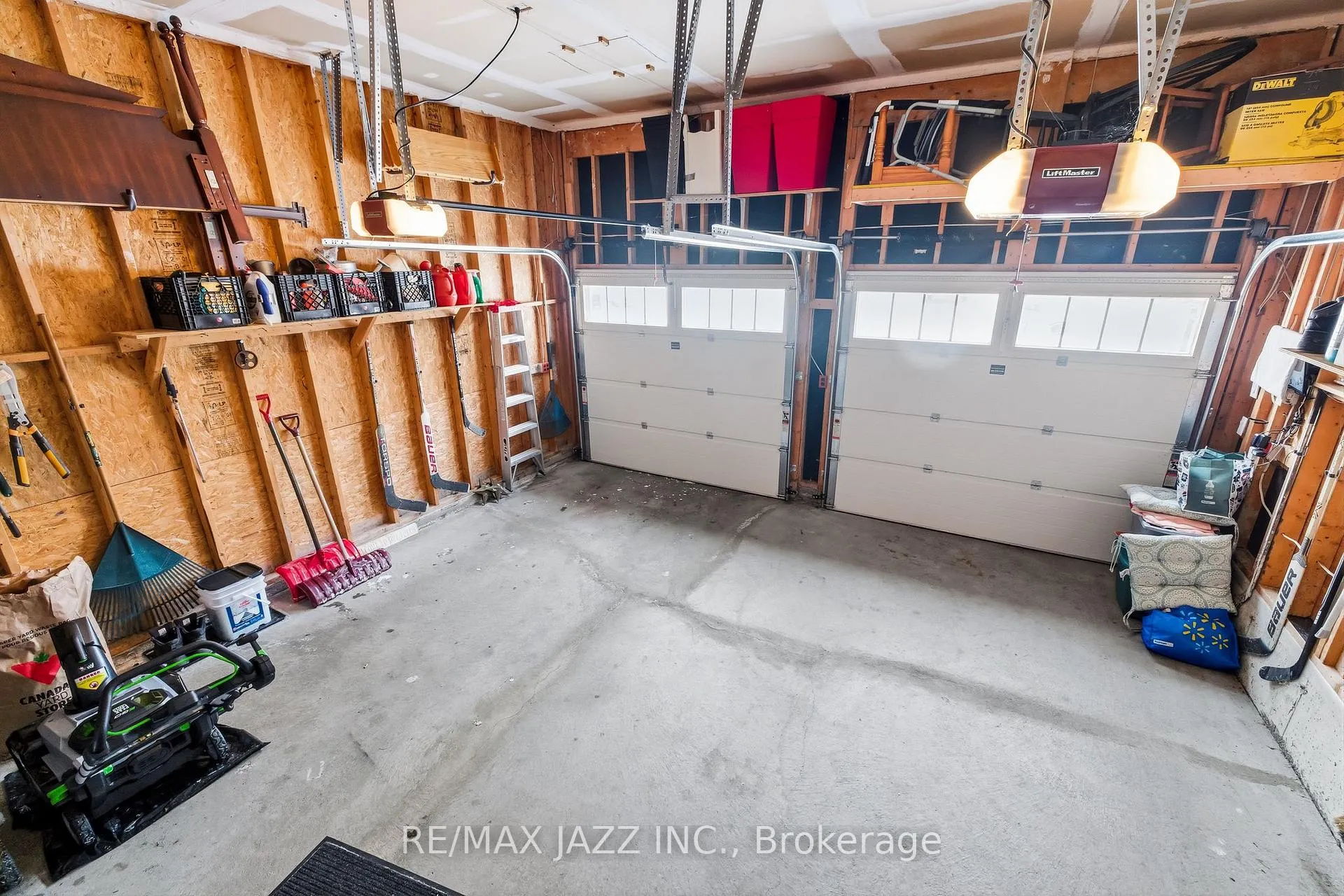 Photo 43 of 107 Earl Cuddie Boulevard, Scugog, Port Perry — HOMEH