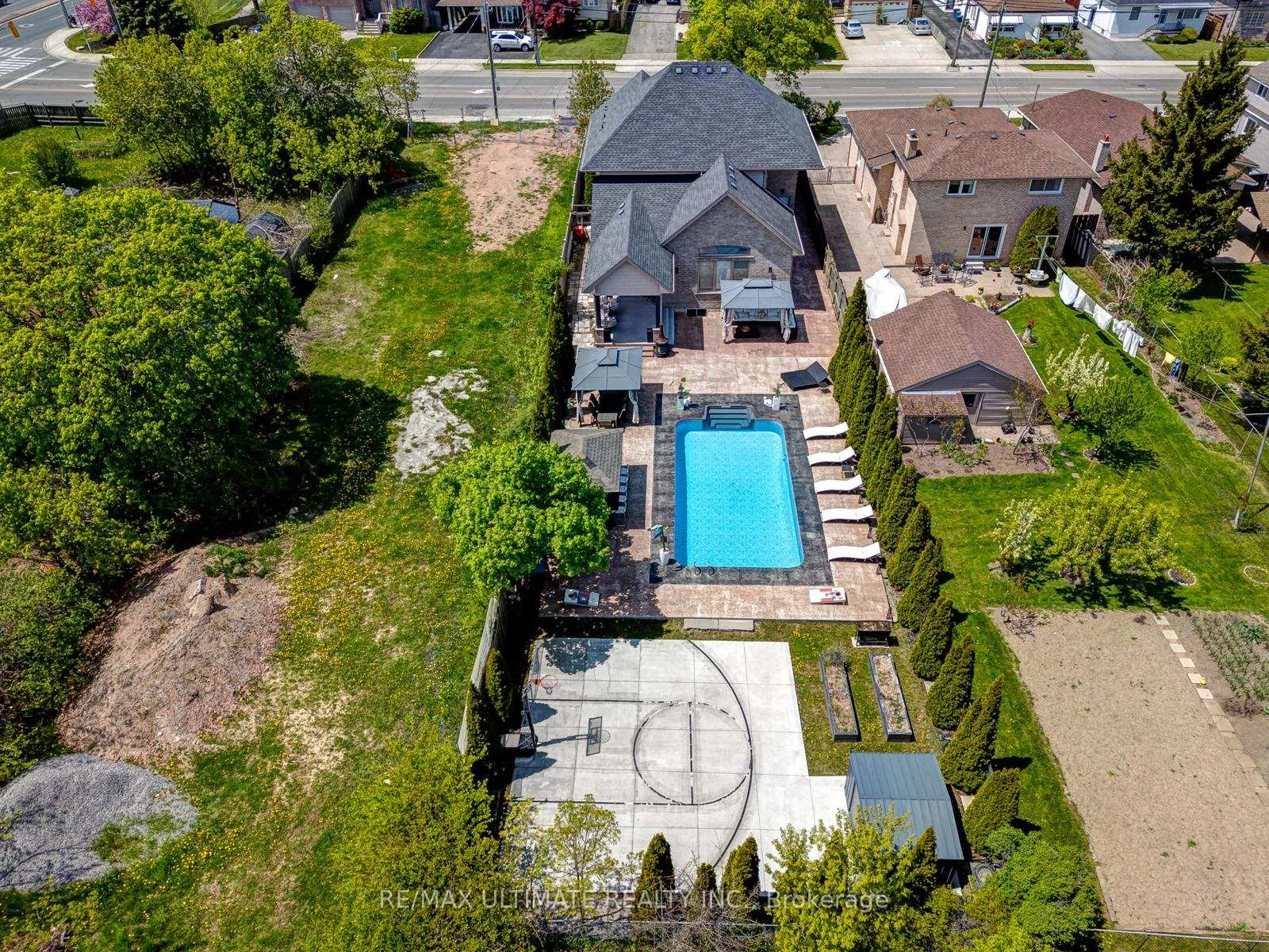 Photo 8 of 178 Millen Road, Hamilton, Stoney Creek — HOMEH