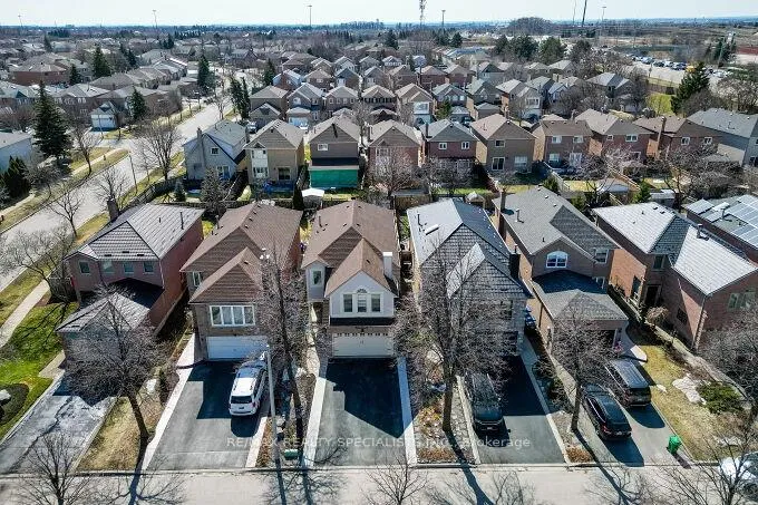 Photo 3 of 6 Niles Court, Brampton, Westgate — HOMEH