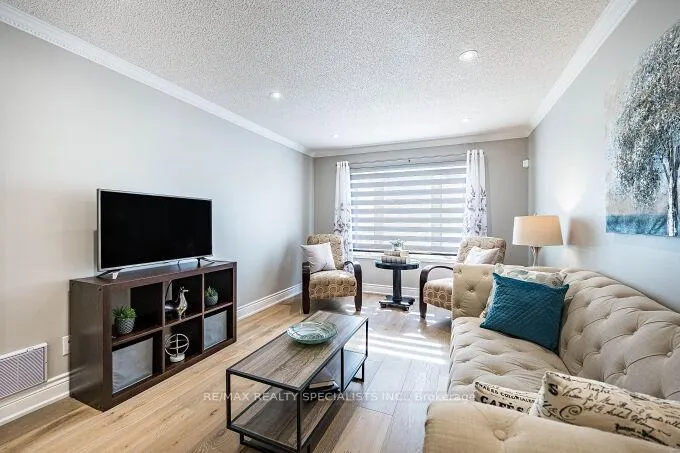 Photo 10 of 6 Niles Court, Brampton, Westgate — HOMEH