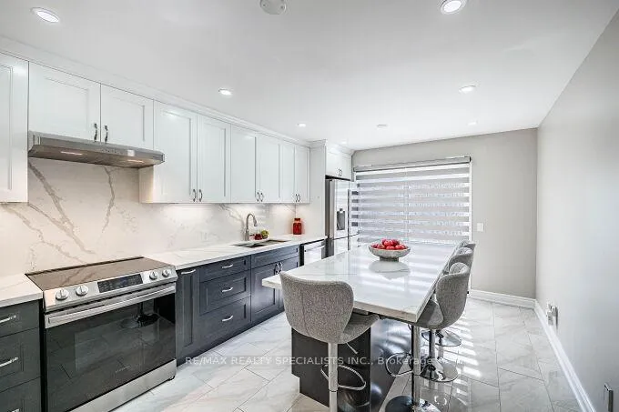 Photo 12 of 6 Niles Court, Brampton, Westgate — HOMEH