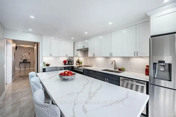 Photo 14 of 6 Niles Court, Brampton, Westgate — HOMEH