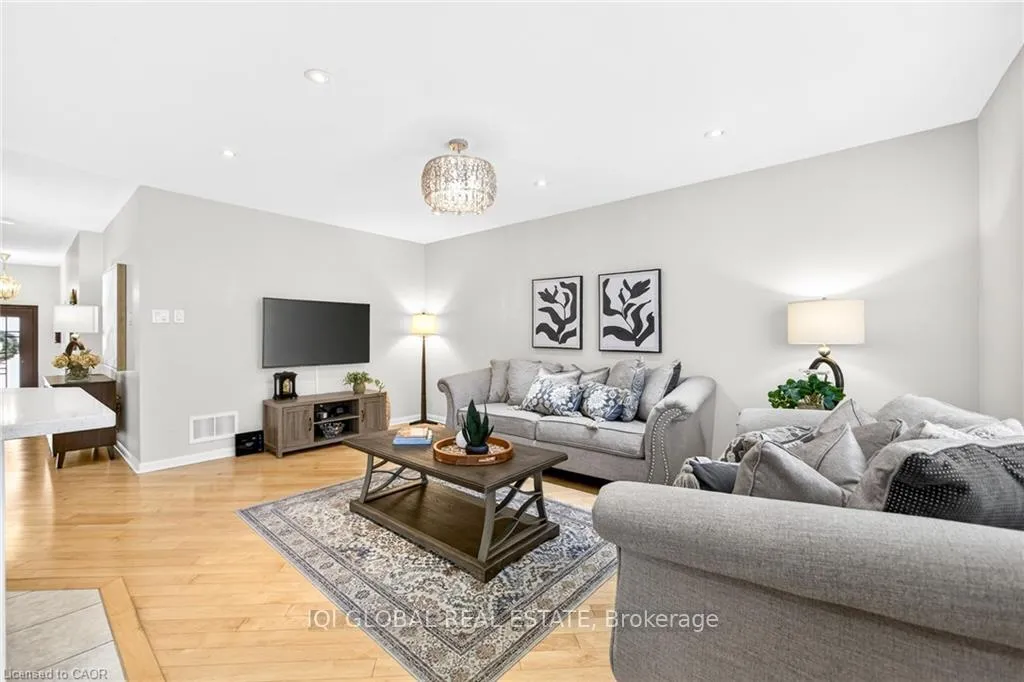 Photo 5 of 841 Gifford Crescent, Milton, Coates — HOMEH