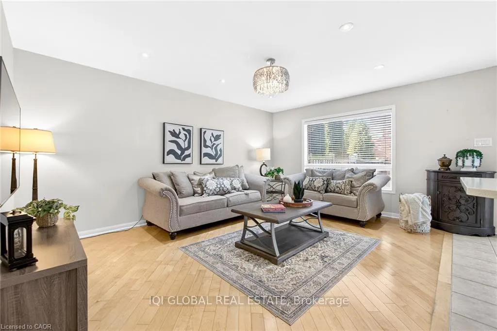 Photo 6 of 841 Gifford Crescent, Milton, Coates — HOMEH