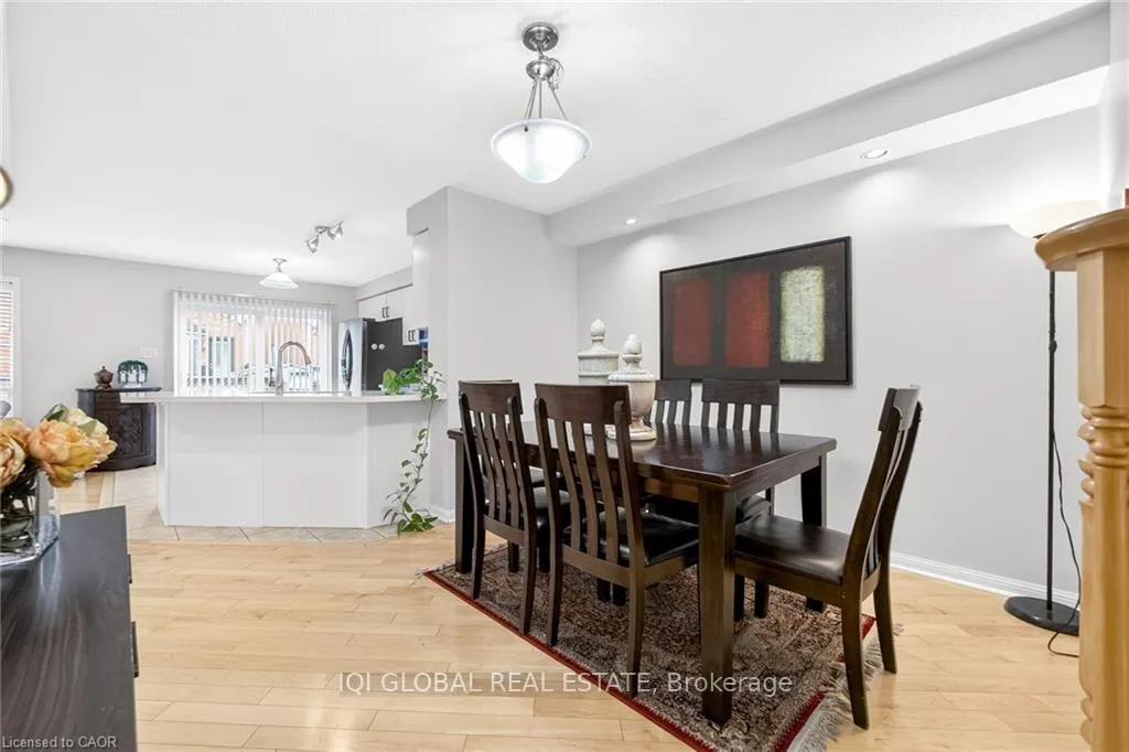 Photo 8 of 841 Gifford Crescent, Milton, Coates — HOMEH