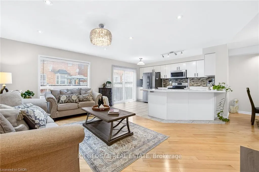 Photo 12 of 841 Gifford Crescent, Milton, Coates — HOMEH