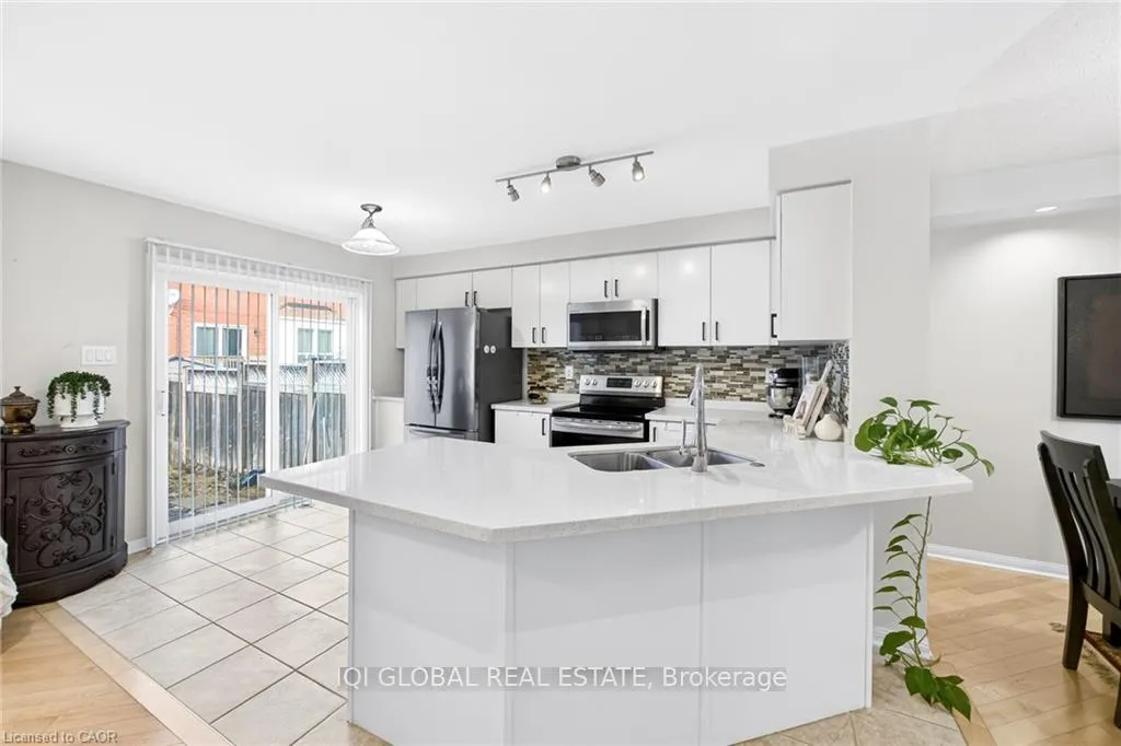 Photo 14 of 841 Gifford Crescent, Milton, Coates — HOMEH