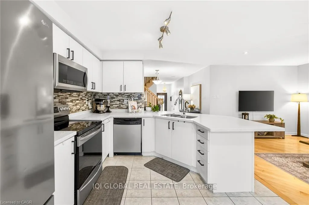 Photo 15 of 841 Gifford Crescent, Milton, Coates — HOMEH