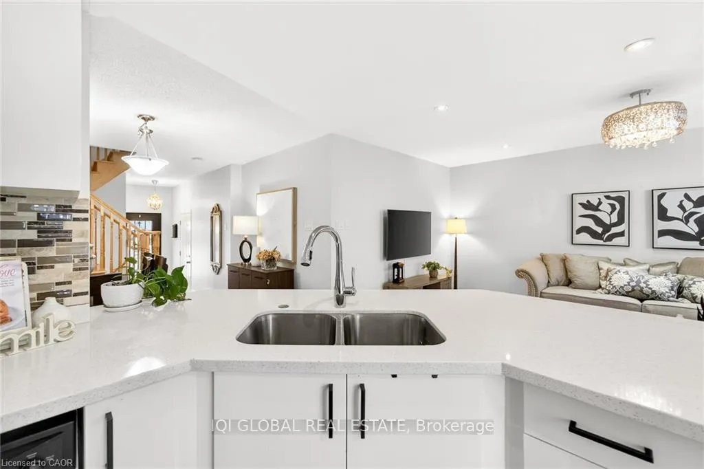 Photo 18 of 841 Gifford Crescent, Milton, Coates — HOMEH
