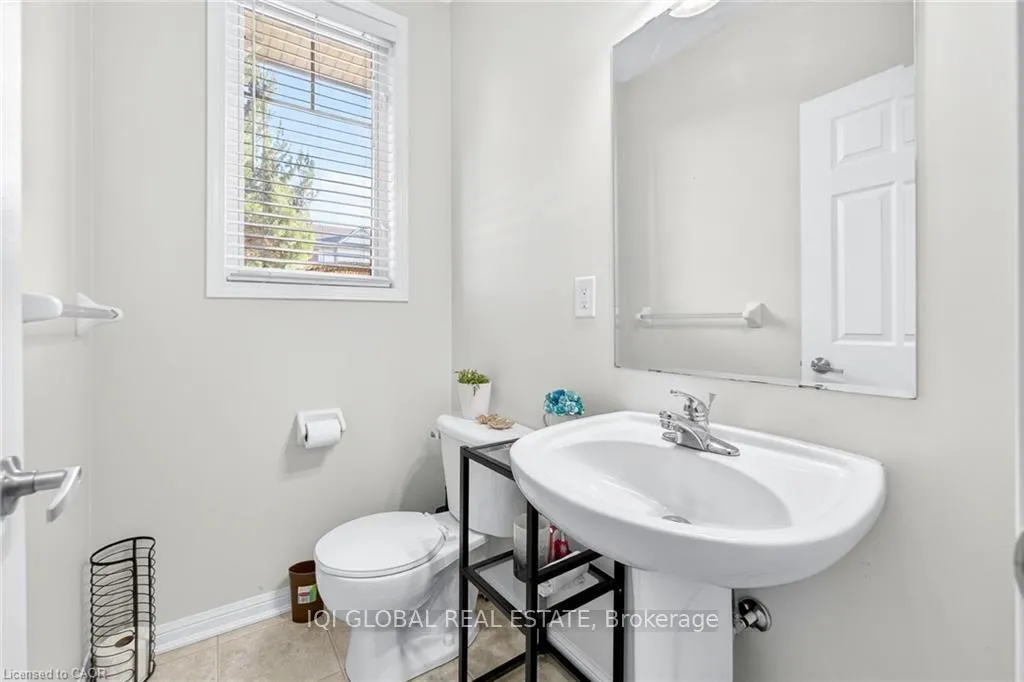 Photo 19 of 841 Gifford Crescent, Milton, Coates — HOMEH
