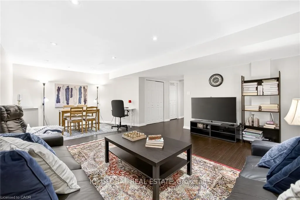 Photo 37 of 841 Gifford Crescent, Milton, Coates — HOMEH