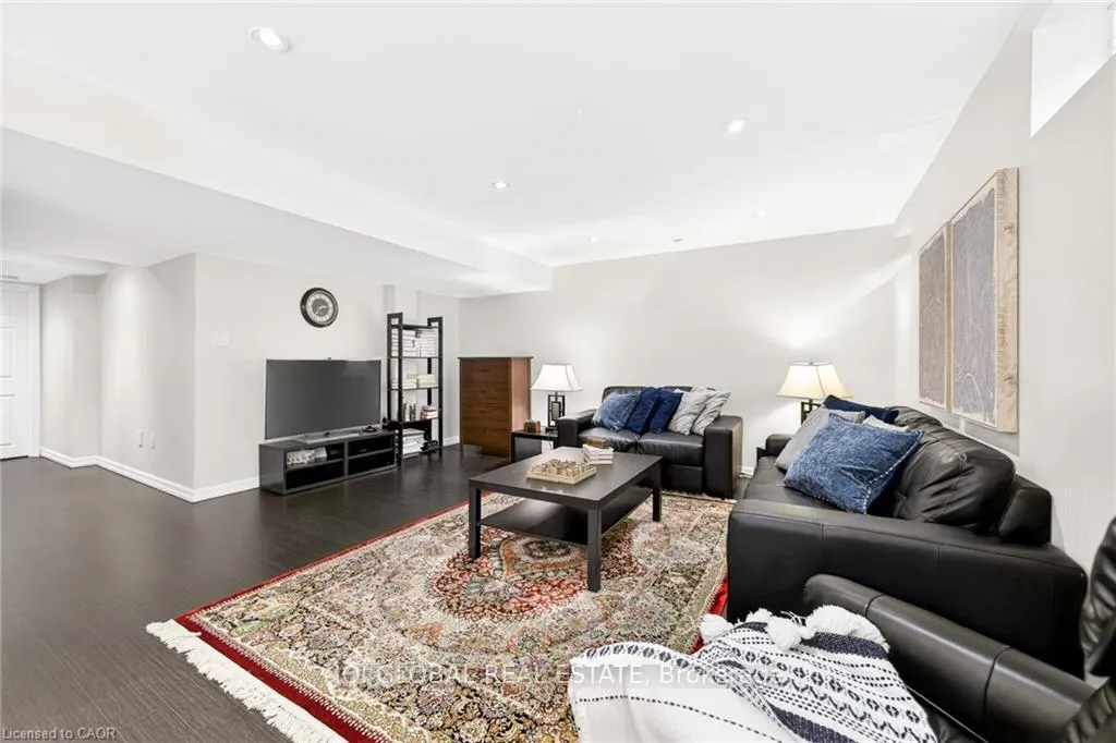 Photo 38 of 841 Gifford Crescent, Milton, Coates — HOMEH