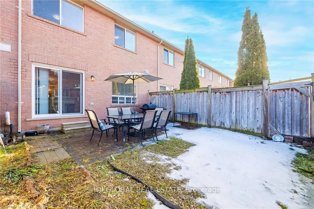Photo 42 of 841 Gifford Crescent, Milton, Coates — HOMEH