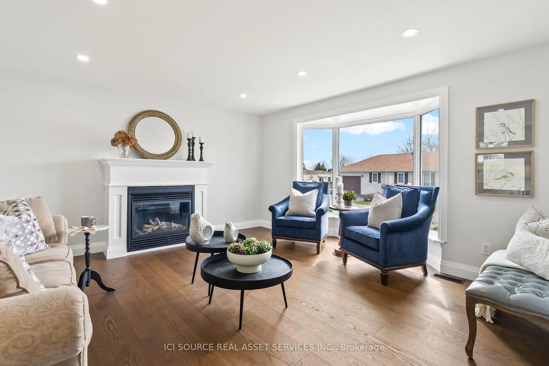 Photo 6 of 20 Heritage Lane, Clarington, Bowmanville — HOMEH