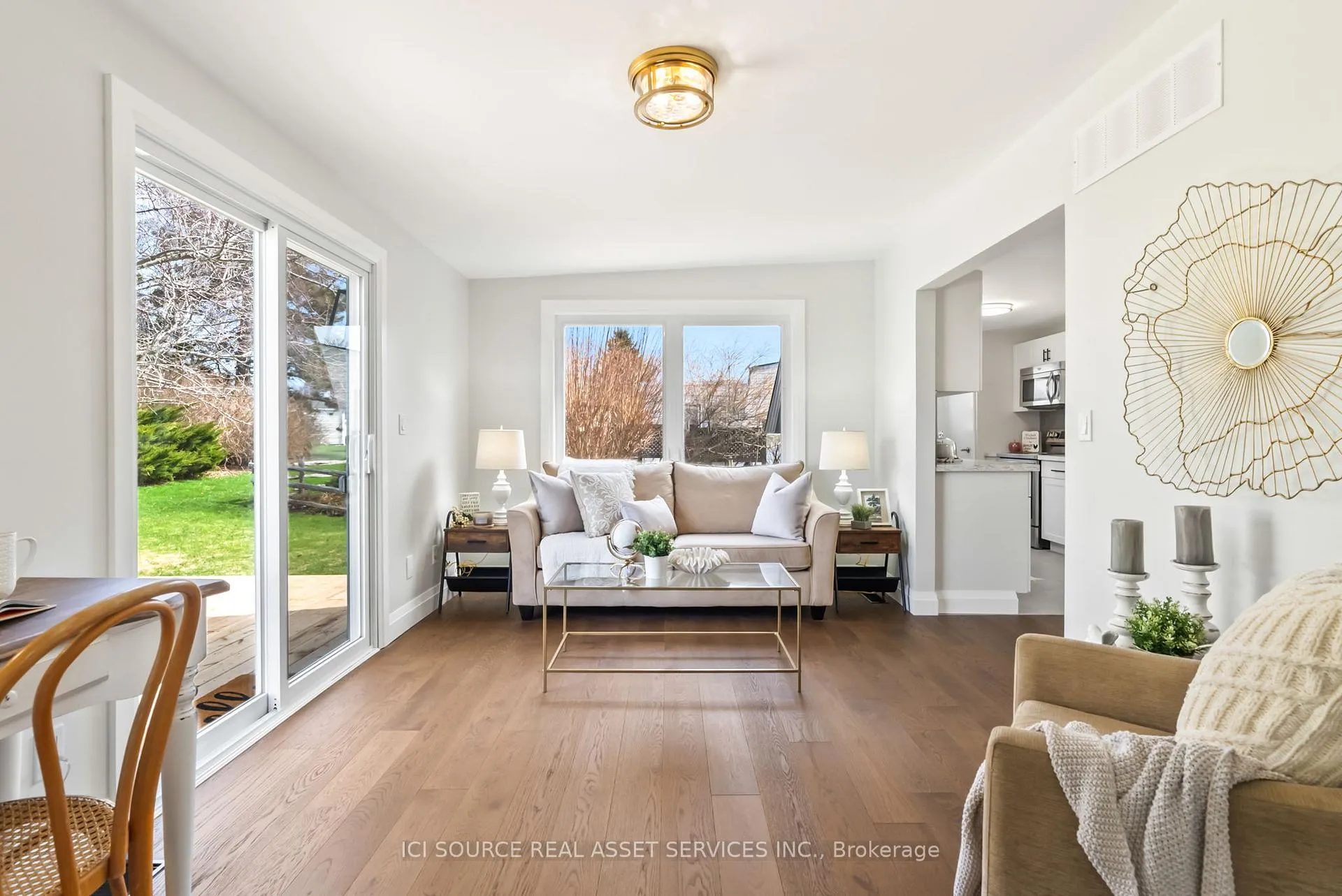 Photo 12 of 20 Heritage Lane, Clarington, Bowmanville — HOMEH
