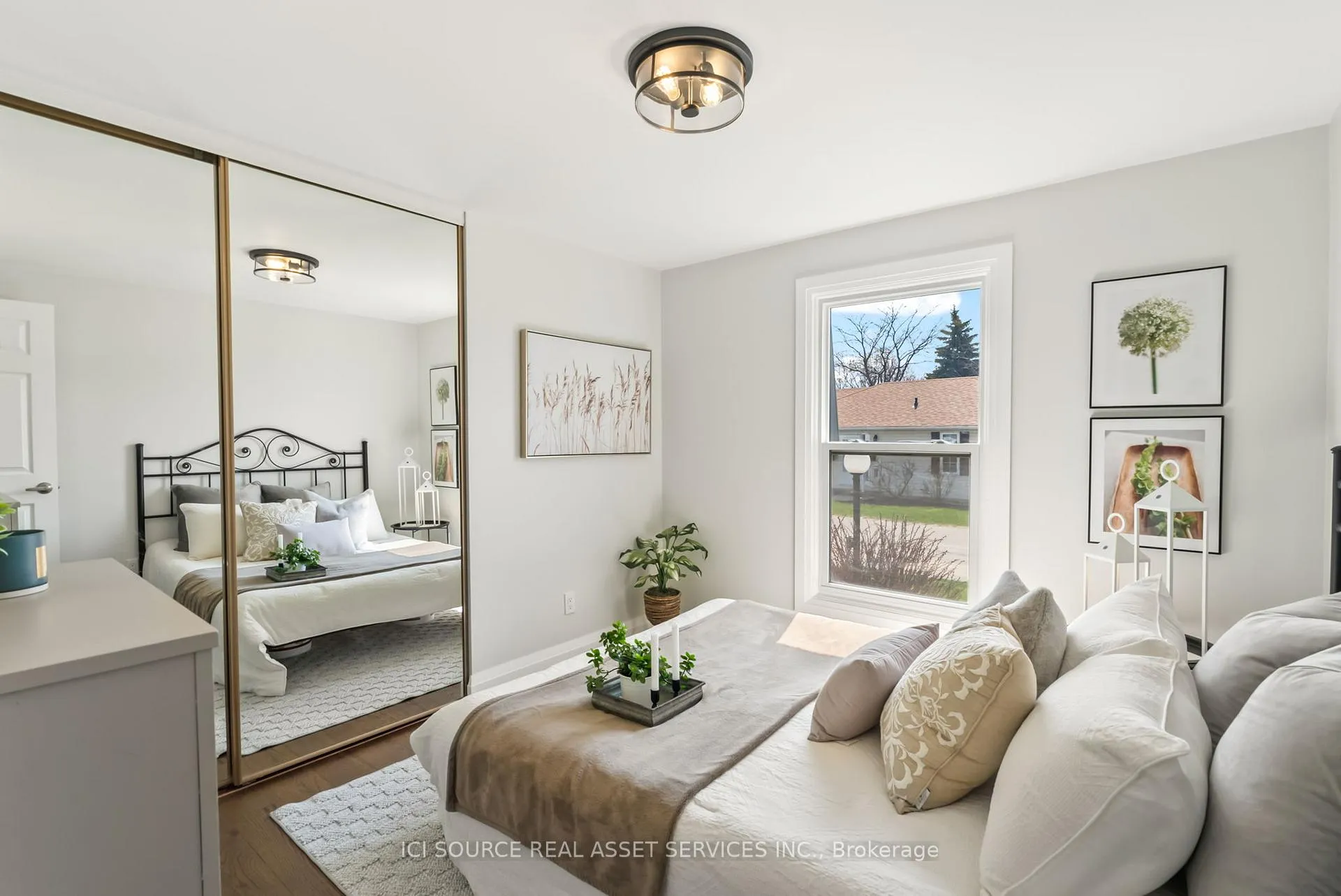 Photo 18 of 20 Heritage Lane, Clarington, Bowmanville — HOMEH