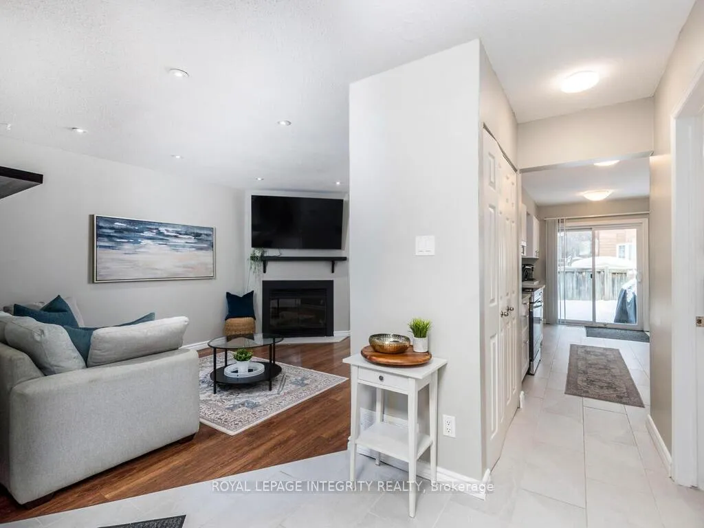Photo 4 of 90 Waterton Crescent, Ottawa, Kanata - Bridlewood — HOMEH