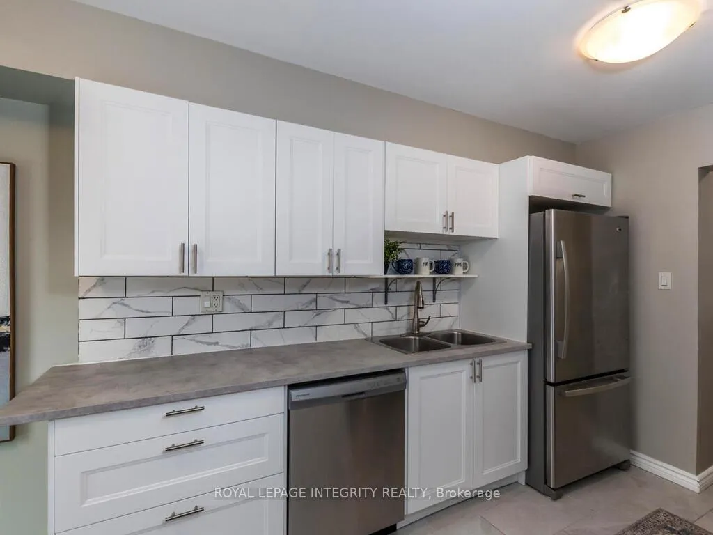 Photo 13 of 90 Waterton Crescent, Ottawa, Kanata - Bridlewood — HOMEH