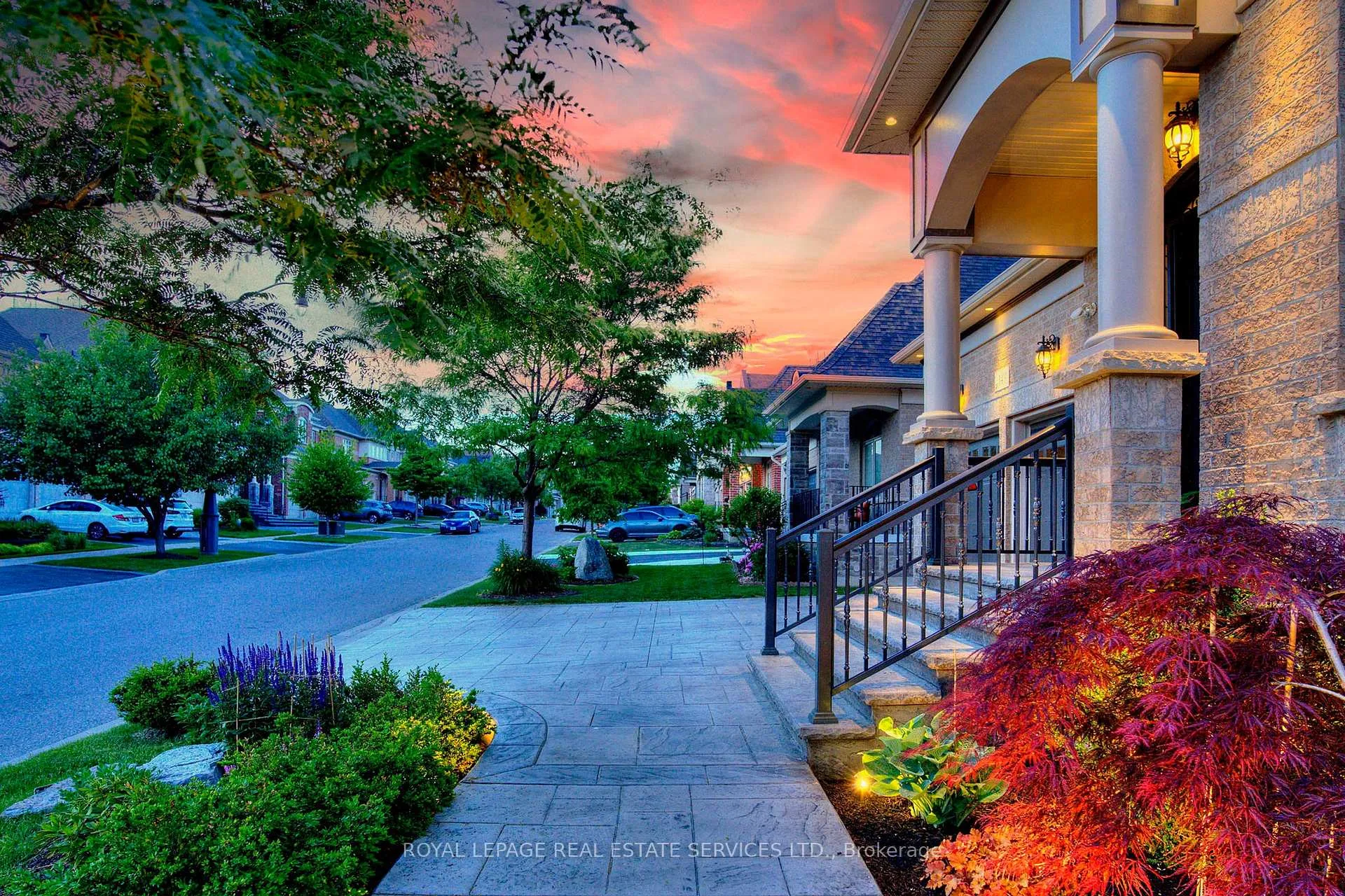Photo 4 of 149 Coastline Drive, Brampton, Bram West — HOMEH