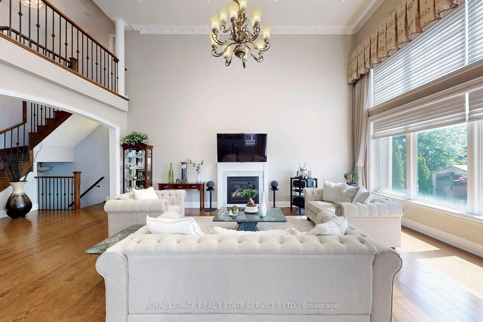 Photo 11 of 149 Coastline Drive, Brampton, Bram West — HOMEH