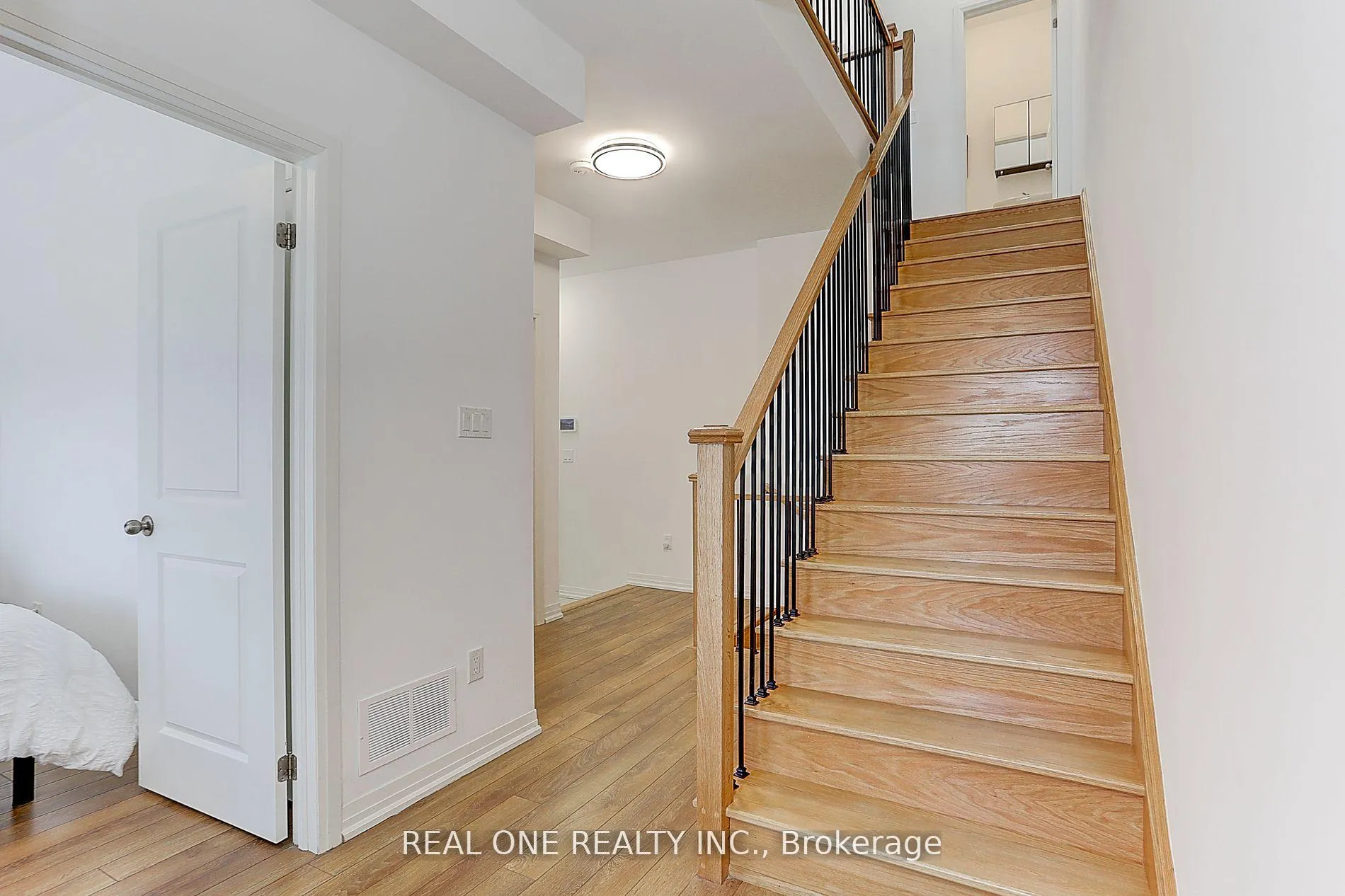 Photo 4 of 129 Markland Street W, Markham, Cachet — HOMEH