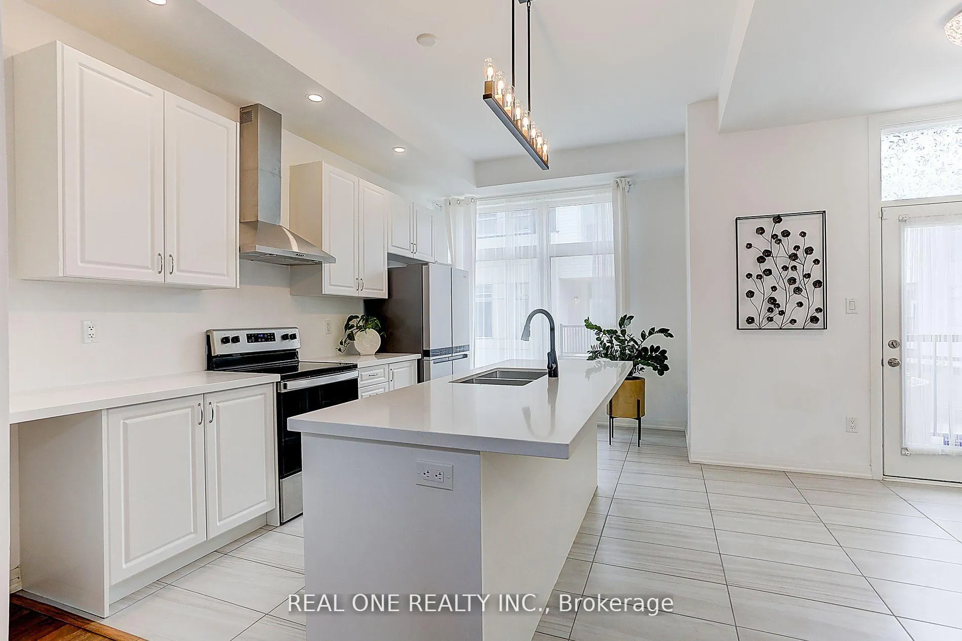 Photo 5 of 129 Markland Street W, Markham, Cachet — HOMEH