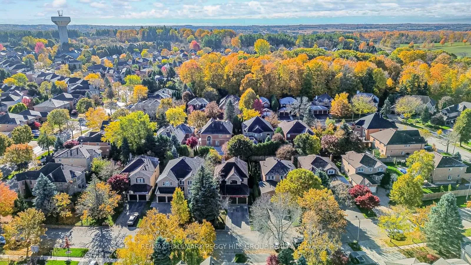 Photo 2 of 15 Charing Crescent, Aurora, Aurora Highlands — HOMEH