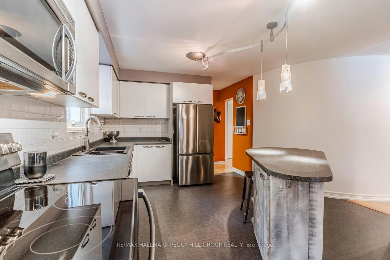 Photo 7 of 15 Charing Crescent, Aurora, Aurora Highlands — HOMEH