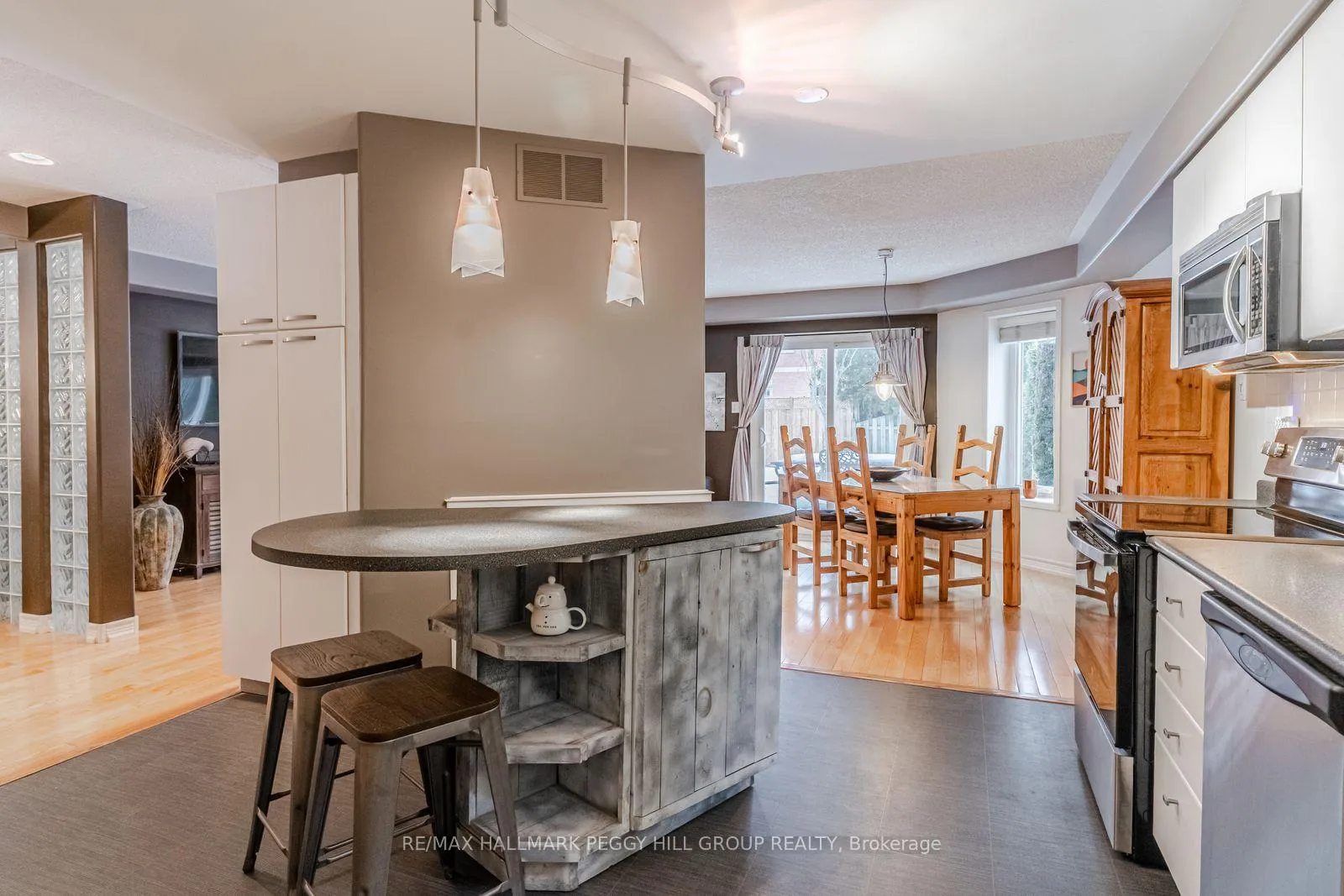 Photo 8 of 15 Charing Crescent, Aurora, Aurora Highlands — HOMEH