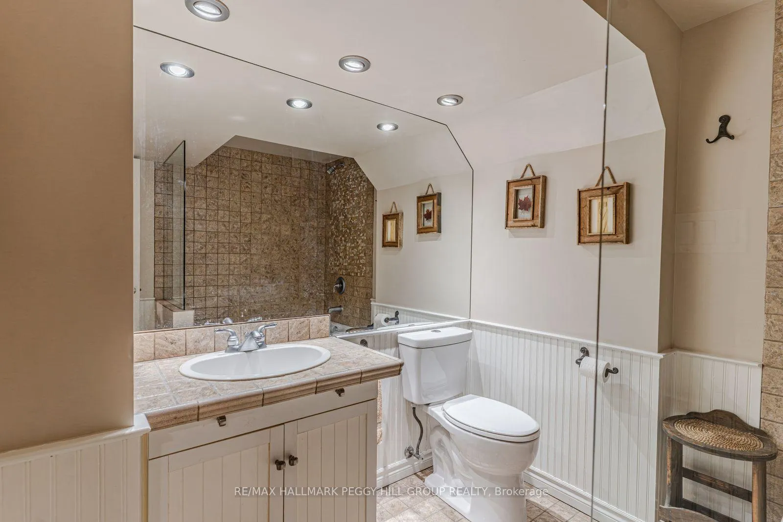 Photo 20 of 15 Charing Crescent, Aurora, Aurora Highlands — HOMEH