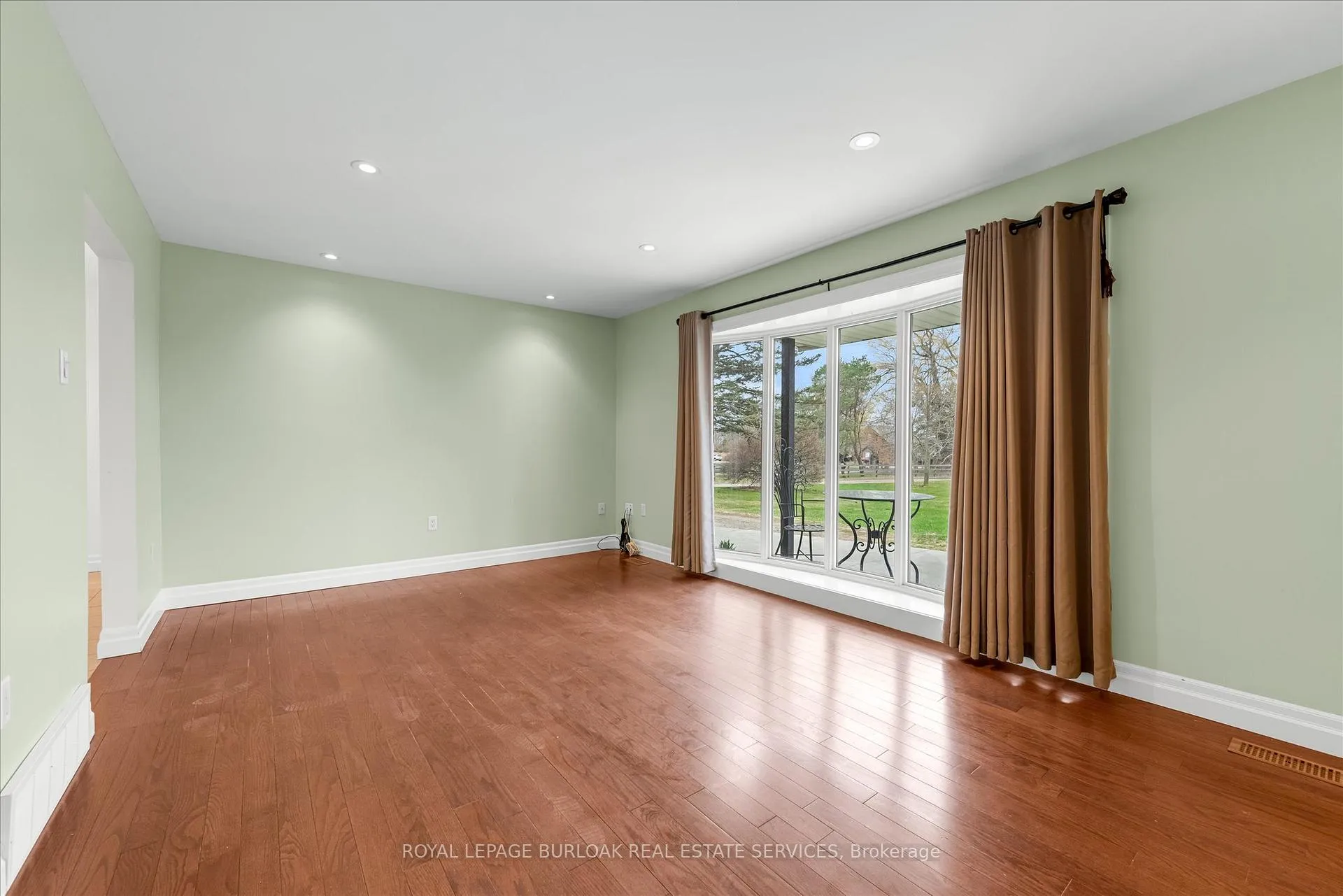 Photo 10 of 337 Highway 52 N, Hamilton, Ancaster — HOMEH