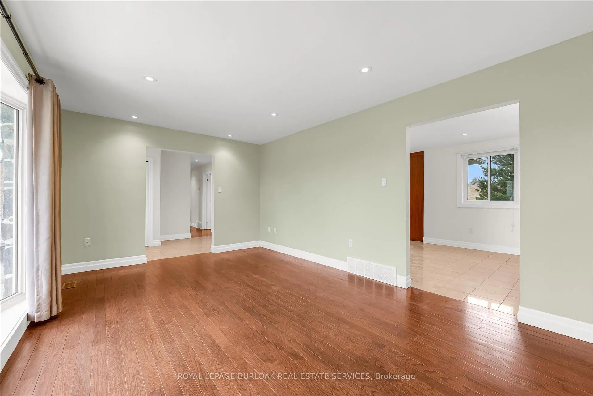 Photo 11 of 337 Highway 52 N, Hamilton, Ancaster — HOMEH