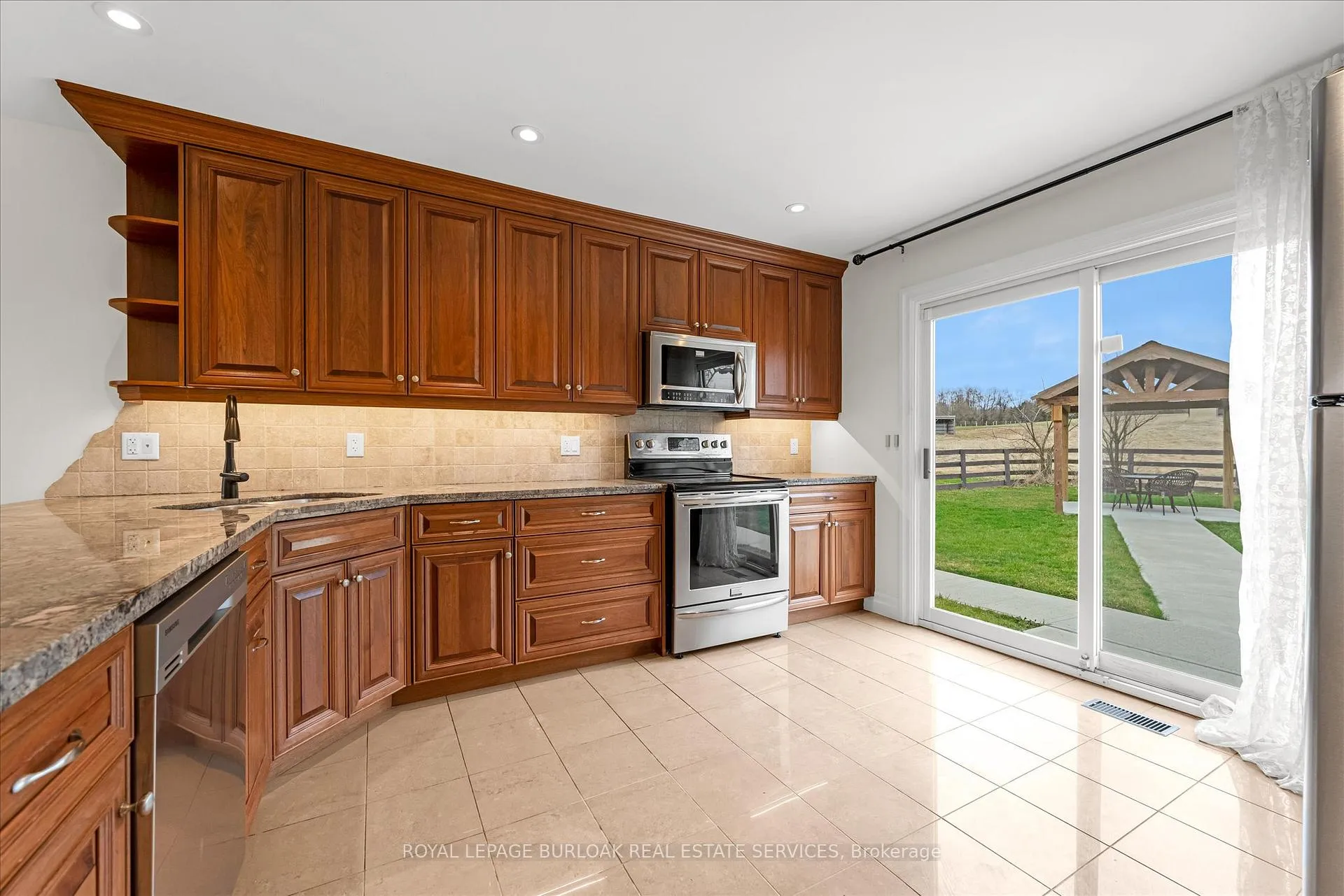Photo 17 of 337 Highway 52 N, Hamilton, Ancaster — HOMEH