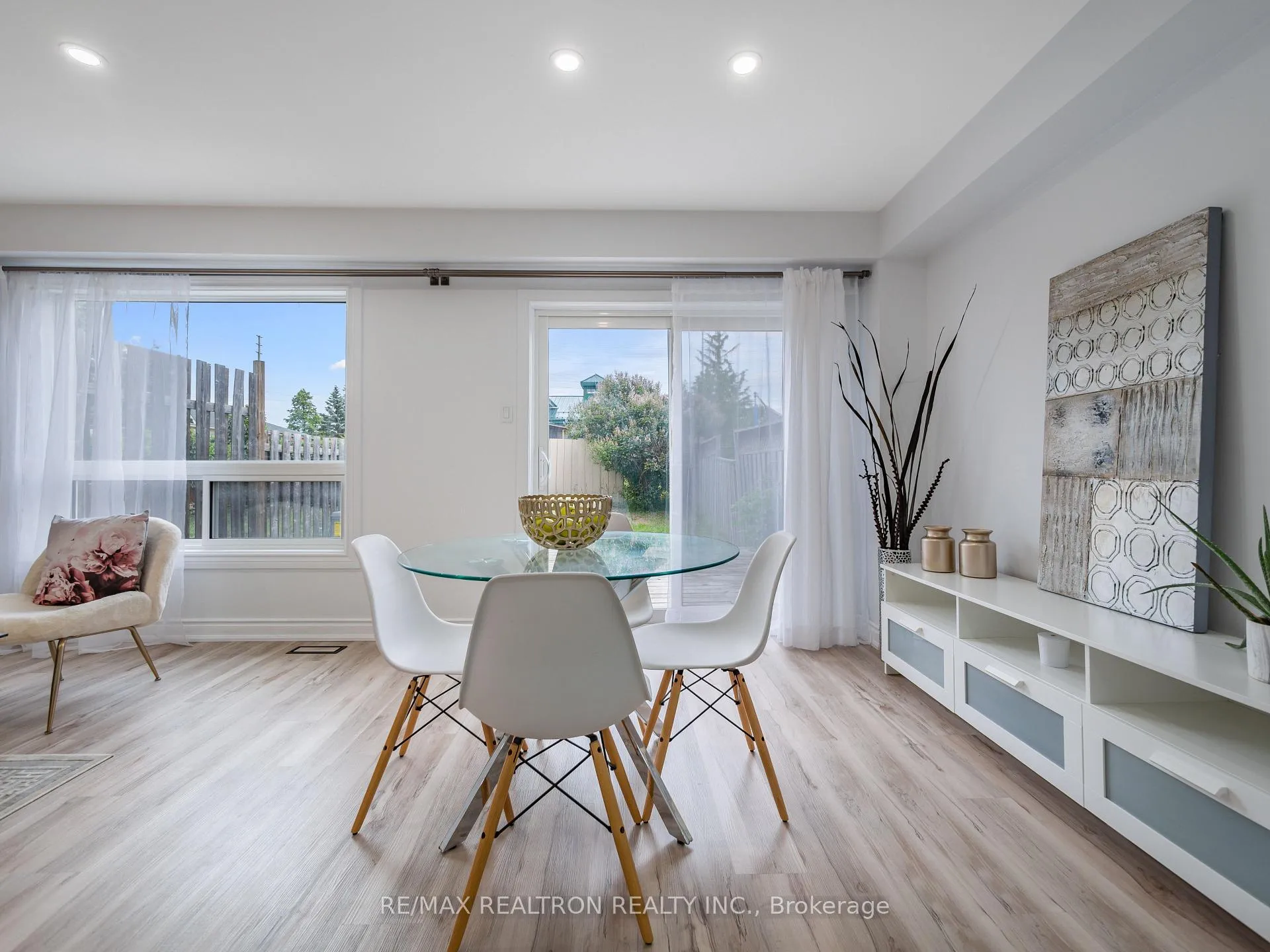 Photo 7 of 136 Pickett Crescent, Barrie, Painswick North — HOMEH