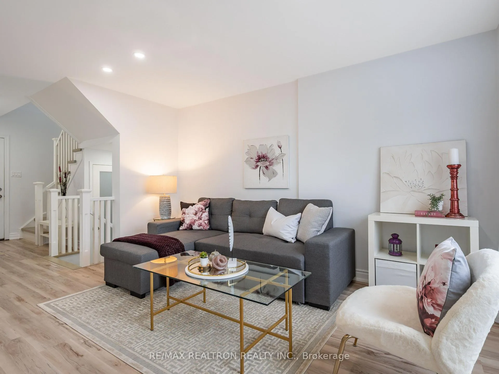 Photo 8 of 136 Pickett Crescent, Barrie, Painswick North — HOMEH