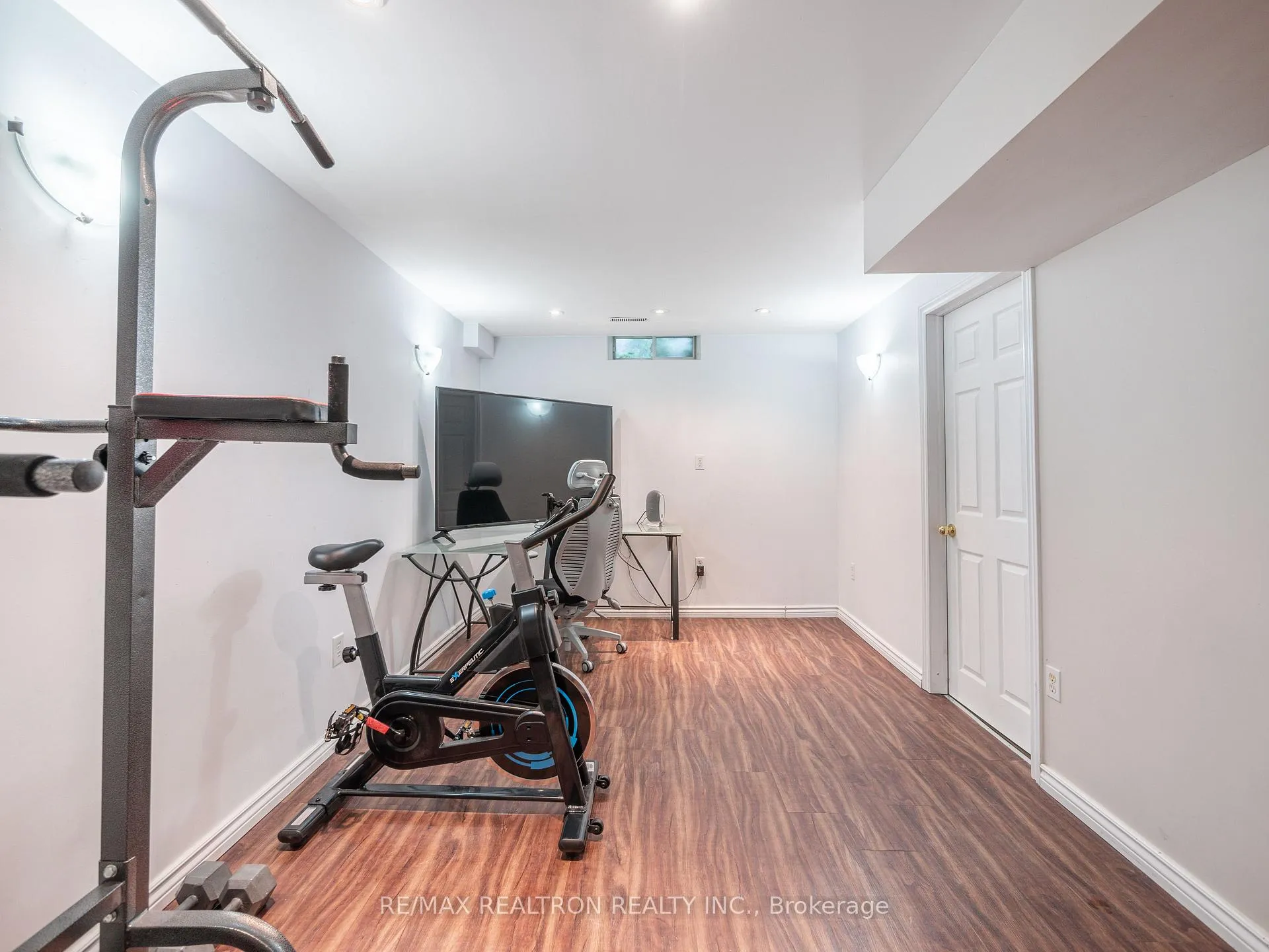 Photo 16 of 136 Pickett Crescent, Barrie, Painswick North — HOMEH