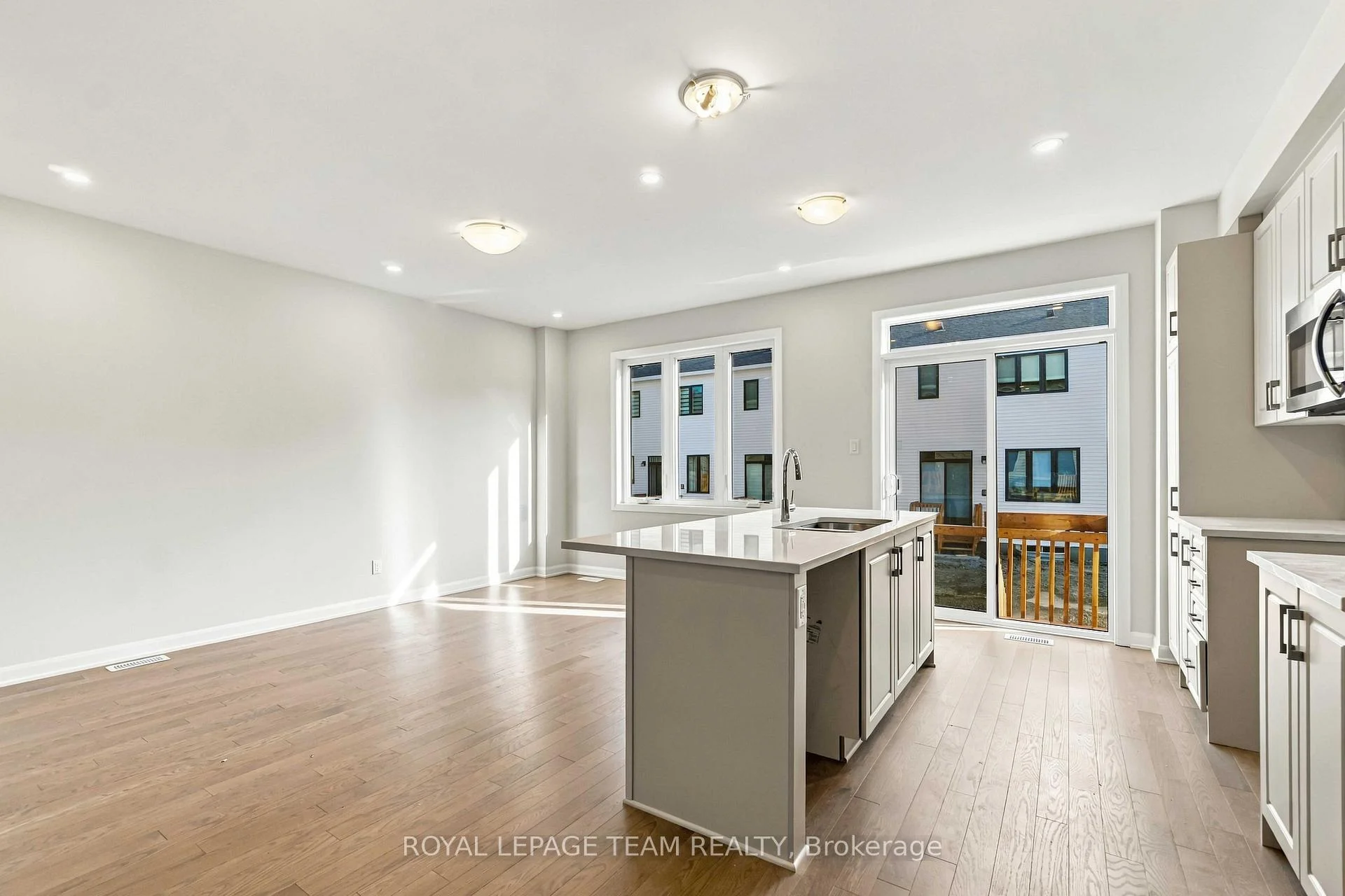 Photo 6 of 845 Fairline Row, Ottawa, Kanata - Emerald Meadows/Trailwest — HOMEH