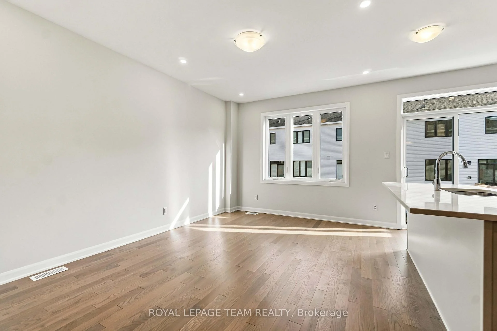 Photo 7 of 845 Fairline Row, Ottawa, Kanata - Emerald Meadows/Trailwest — HOMEH