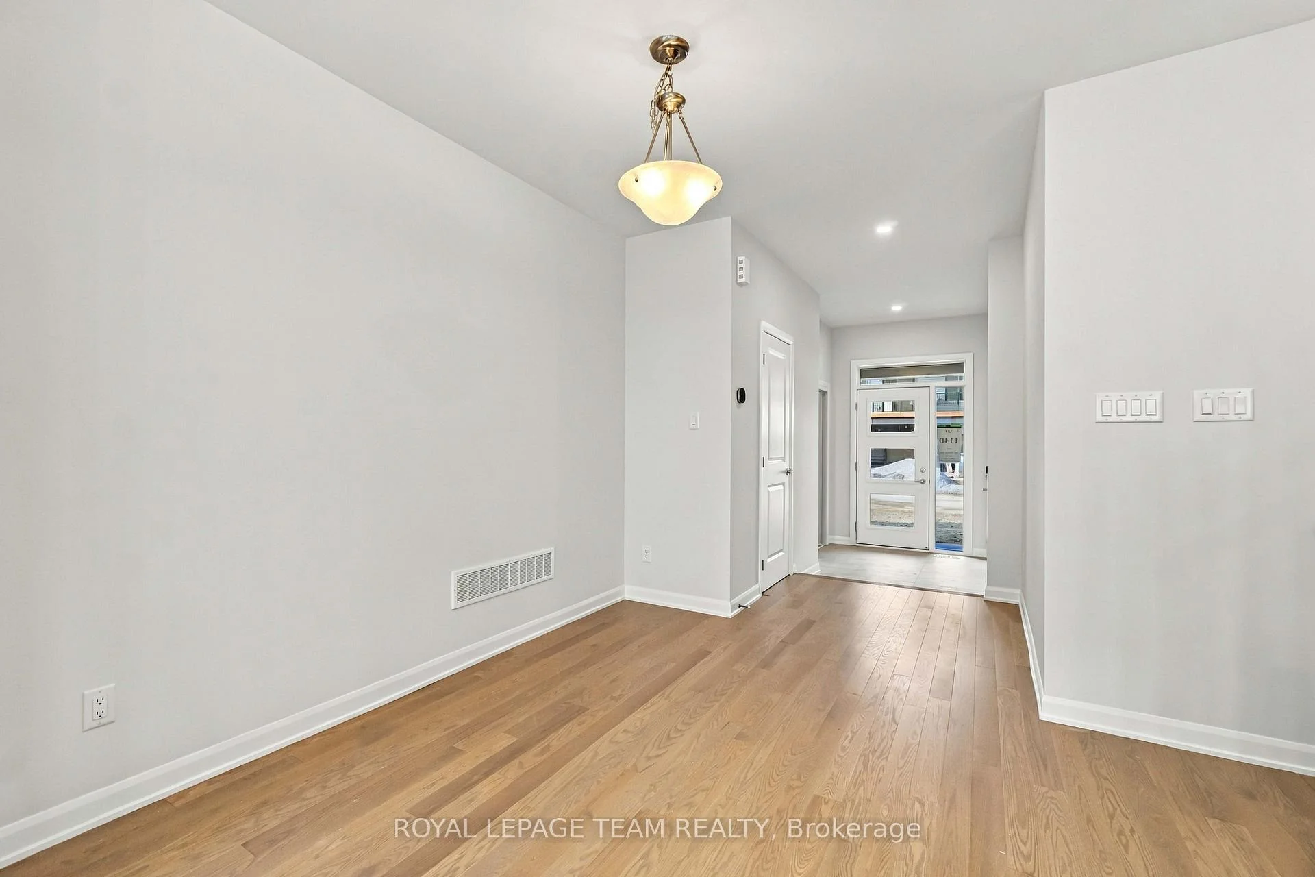 Photo 9 of 845 Fairline Row, Ottawa, Kanata - Emerald Meadows/Trailwest — HOMEH