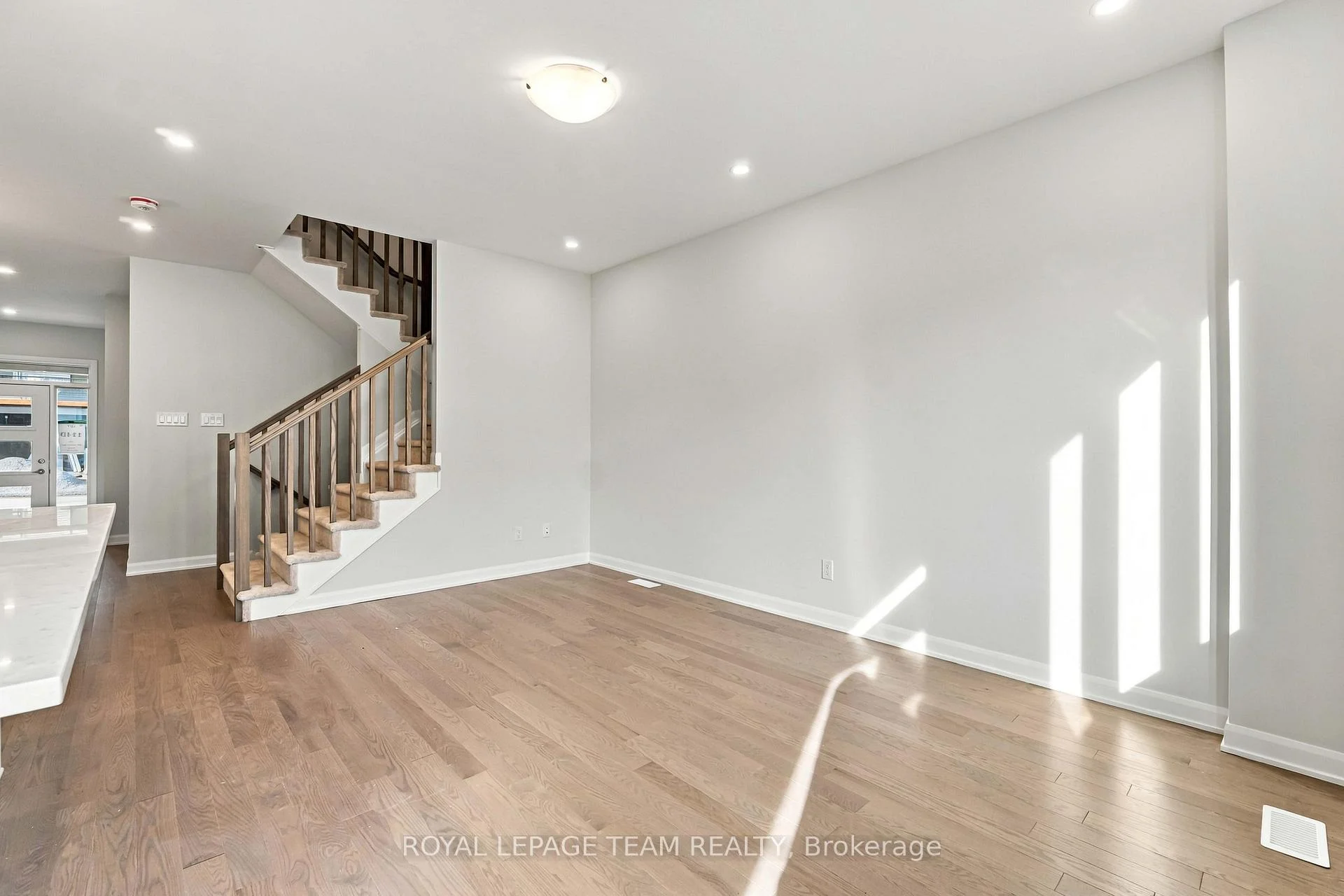 Photo 16 of 845 Fairline Row, Ottawa, Kanata - Emerald Meadows/Trailwest — HOMEH